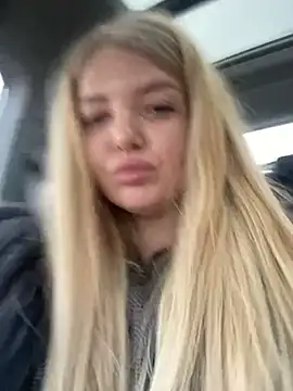 Snapshot of OdriOlsens chatting on 12-29-24, 12:01 OdriOlsens online show from 12-29-24, 12:01