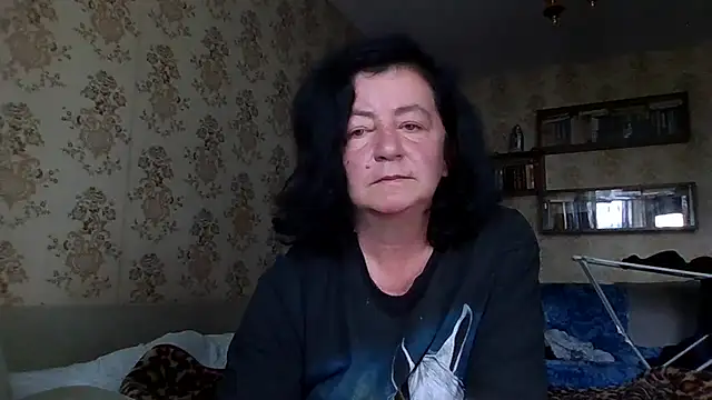 Snapshot of GypsiQueen2 chatting on 07-12-26, 06:25 GypsiQueen2 online show from 07-12-26, 06:25