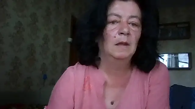 Snapshot of GypsiQueen2 chatting on 07-18-26, 08:01 GypsiQueen2 online show from 07-18-26, 08:01