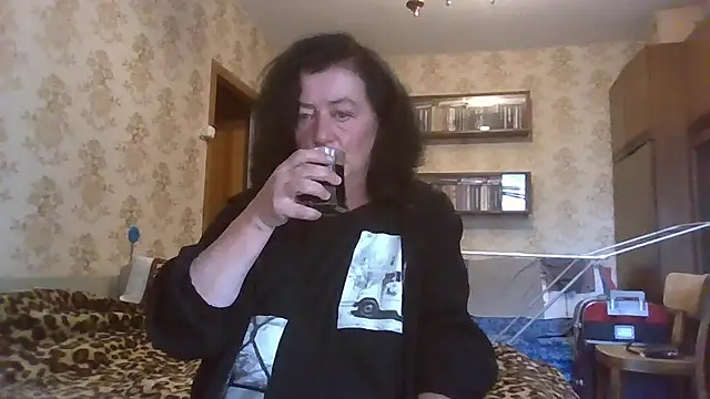 Snapshot of GypsiQueen2 chatting on 07-10-26, 04:18 GypsiQueen2 online show from 07-10-26, 04:18