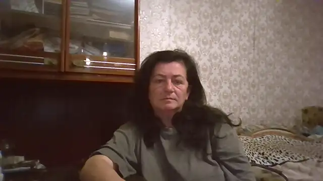 GypsiQueen2 online show from 11-15-25, 04:00