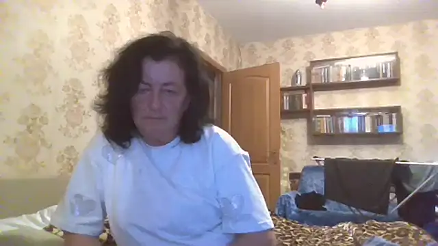 Snapshot of GypsiQueen2 chatting on 07-12-26, 06:31 GypsiQueen2 online show from 07-12-26, 06:31