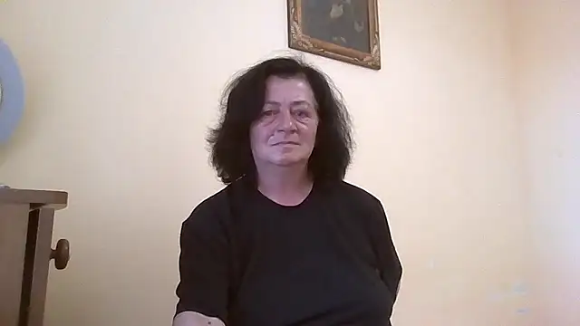 Snapshot of GypsiQueen2 chatting on 06-18-26, 05:18 GypsiQueen2 online show from 06-18-26, 05:18