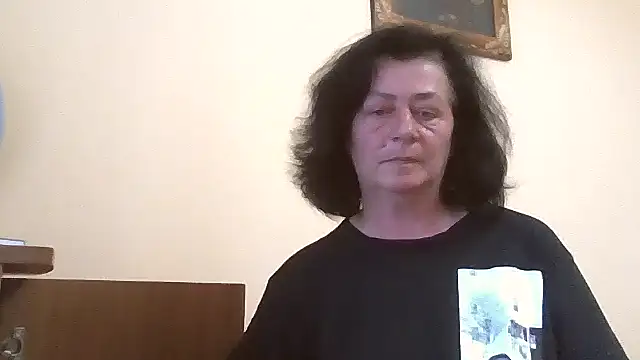 Snapshot of GypsiQueen2 chatting on 06-20-26, 06:13 GypsiQueen2 online show from 06-20-26, 06:13