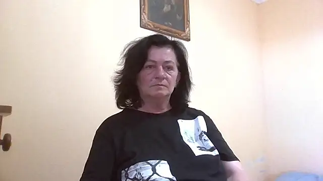 Snapshot of GypsiQueen2 chatting on 06-17-26, 05:23 GypsiQueen2 online show from 06-17-26, 05:23