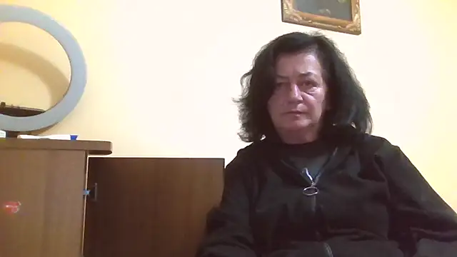 Snapshot of GypsiQueen2 chatting on 06-14-26, 06:53 GypsiQueen2 online show from 06-14-26, 06:53