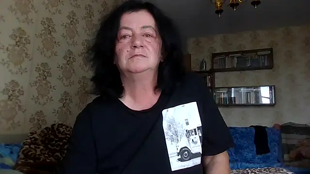 Snapshot of GypsiQueen2 chatting on 07-21-26, 01:23 GypsiQueen2 online show from 07-21-26, 01:23