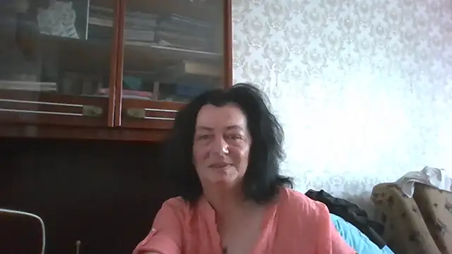 Snapshot of GypsiQueen2 chatting on 07-04-26, 07:04 GypsiQueen2 online show from 07-04-26, 07:04