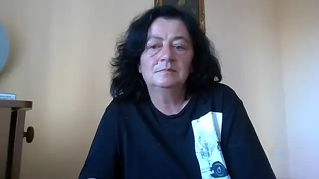Snapshot of GypsiQueen2 chatting on 06-12-26, 04:49 GypsiQueen2 online show from 06-12-26, 04:49