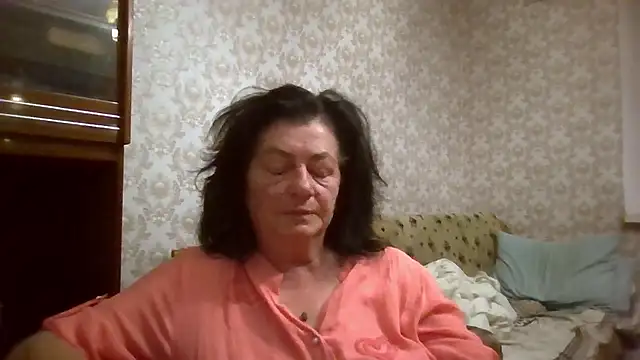 Snapshot of GypsiQueen2 chatting on 06-27-26, 12:38 GypsiQueen2 online show from 06-27-26, 12:38