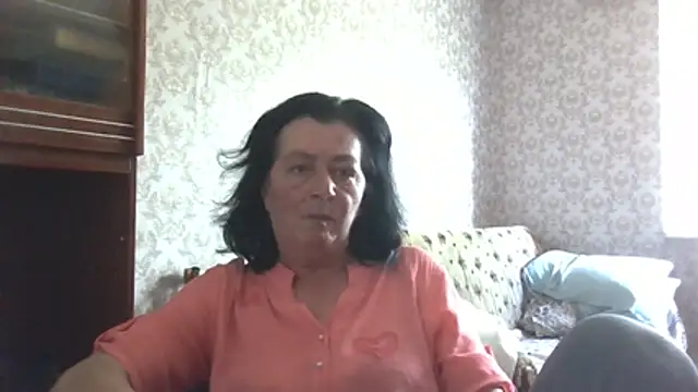Snapshot of GypsiQueen2 chatting on 06-26-26, 12:33 GypsiQueen2 online show from 06-26-26, 12:33