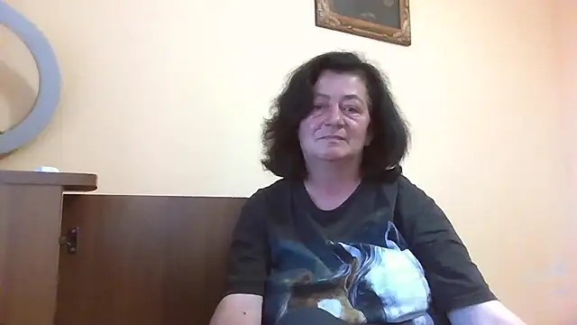 Snapshot of GypsiQueen2 chatting on 06-15-26, 06:18 GypsiQueen2 online show from 06-15-26, 06:18