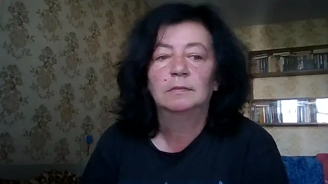 Snapshot of GypsiQueen2 chatting on 07-17-26, 06:43 GypsiQueen2 online show from 07-17-26, 06:43