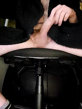 Snapshot of drivingguy chatting on 12-17-25, 02:16 drivingguy online show from 12-17-25, 02:16