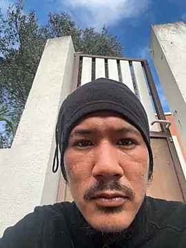 juniiorre online show from 10-31-25, 10:34