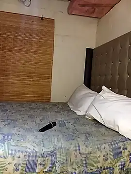 Snapshot of Aaaliyah445 chatting on 10-21-25, 06:29 Aaaliyah445 online show from 10-21-25, 06:29