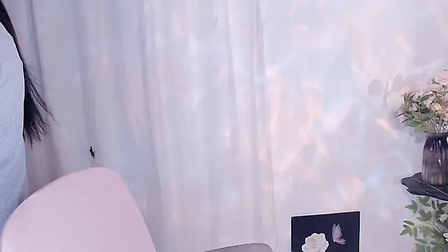 Snapshot of SHY-_-girl chatting on 05-20-26, 02:30 SHY- -girl online show from 05-20-26, 02:30