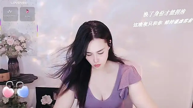 Snapshot of SHY-_-girl chatting on 10-10-25, 01:12 SHY- -girl online show from 10-10-25, 01:12