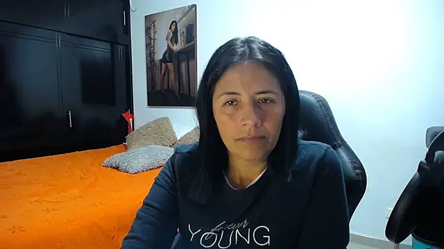 Snapshot of sharoon_cheerry chatting on 02-11-26, 01:33 sharoon cheerry online show from 02-11-26, 01:33