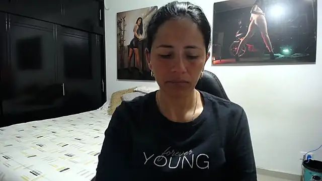 Snapshot of sharoon_cheerry chatting on 02-21-26, 01:24 sharoon cheerry online show from 02-21-26, 01:24