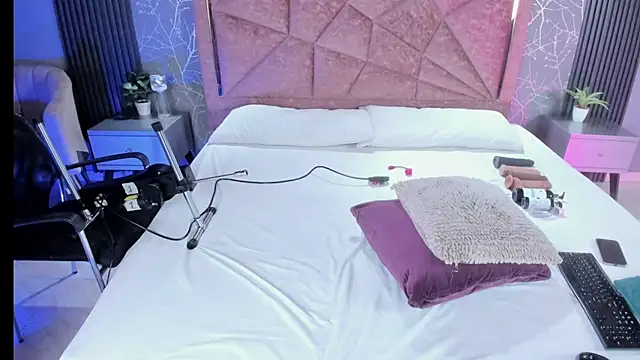 Snapshot of Amanda-Cruz chatting on 03-21-26, 12:45 Amanda-Cruz online show from 03-21-26, 12:45