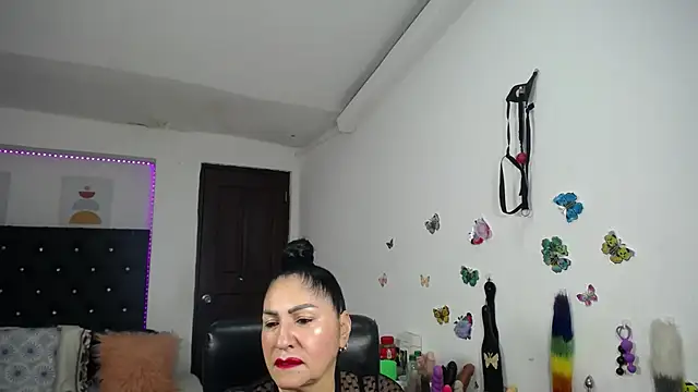 Snapshot of mature_bigboobs10 chatting on 06-26-26, 03:56 mature bigboobs10 online show from 06-26-26, 03:56