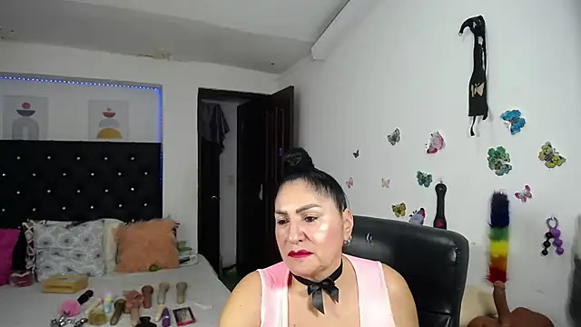 Snapshot of mature_bigboobs10 chatting on 07-12-26, 04:13 mature bigboobs10 online show from 07-12-26, 04:13