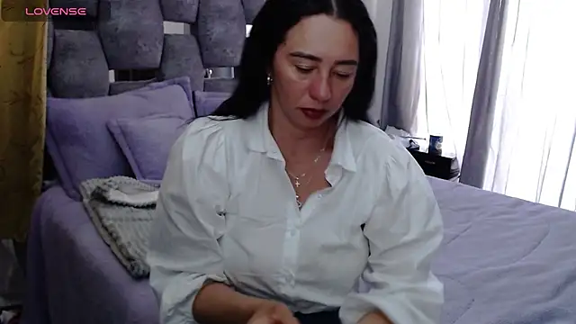 sara hott 1 online show from 10-24-25, 05:12