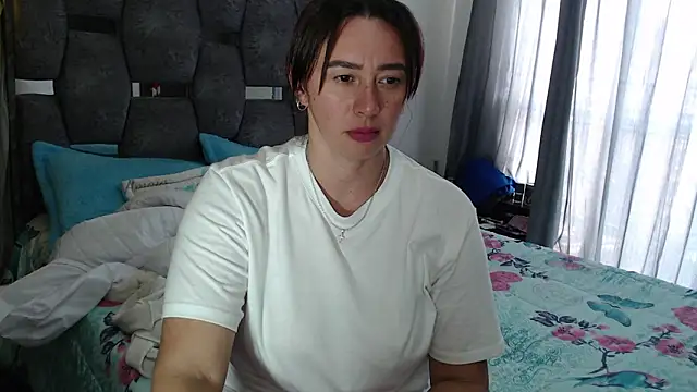 sara hott 1 online show from 02-26-26, 08:20