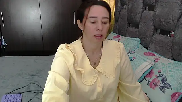 Snapshot of sara_hott_1 chatting on 07-19-26, 03:09 sara hott 1 online show from 07-19-26, 03:09