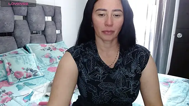 sara hott 1 online show from 10-15-25, 04:15