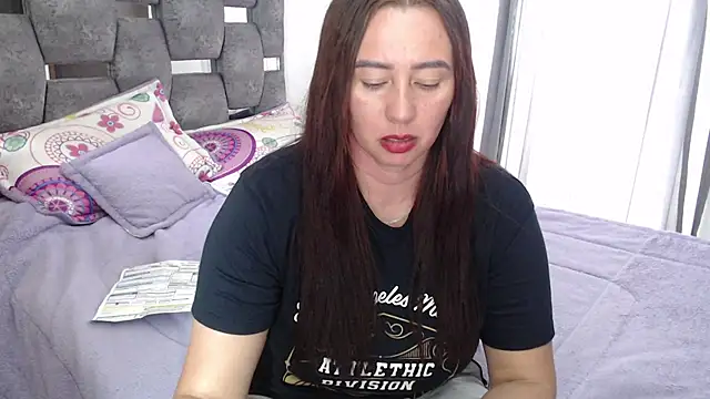 sara hott 1 online show from 04-15-26, 07:51