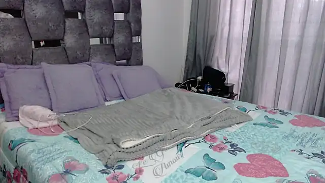 sara hott 1 online show from 11-21-25, 07:57