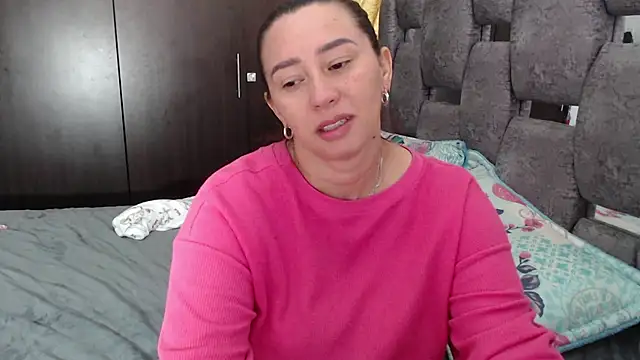 Snapshot of sara_hott_1 chatting on 07-16-26, 02:58 sara hott 1 online show from 07-16-26, 02:58