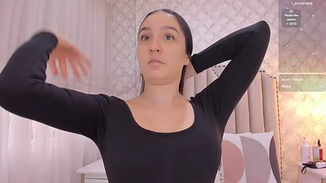 Pia Johnson  online show from 12-05-25, 11:42