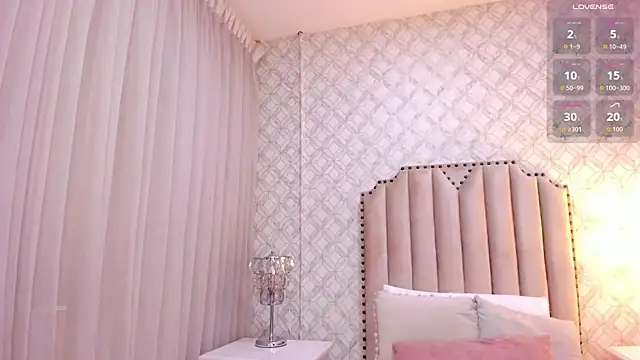 Pia Johnson  online show from 09-28-25, 11:39