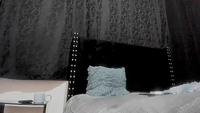 amareto queen online show from 12-18-25, 10:13