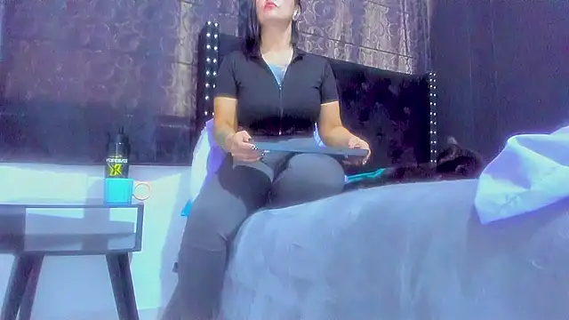 amareto queen online show from 10-19-25, 07:16