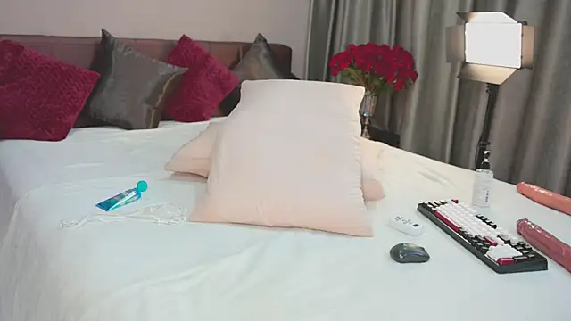 MillaBelle online show from 10-01-25, 02:27