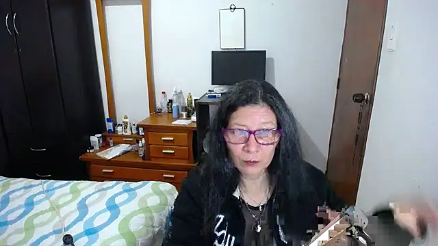 Snapshot of latin49 chatting on 09-24-25, 04:08 latin49 online show from 09-24-25, 04:08