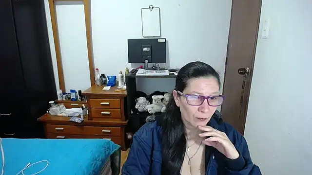 Snapshot of latin49 chatting on 10-15-25, 04:22 latin49 online show from 10-15-25, 04:22
