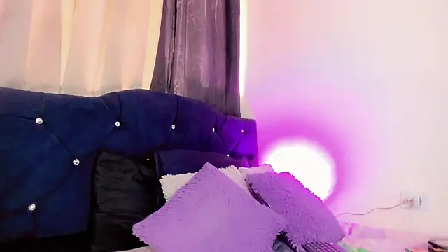 lesly xx online show from 05-25-26, 07:12