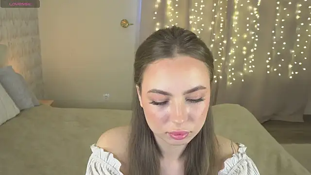 Snapshot of JackieMoonn chatting on 11-17-25, 08:18 JackieMoonn online show from 11-17-25, 08:18