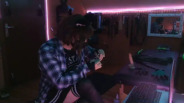 Ginny-the-bdsm-nympho online show from 11-16-25, 06:01