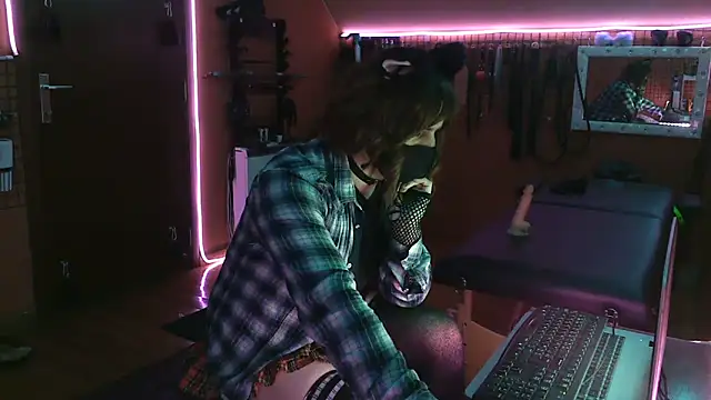 Ginny-the-bdsm-nympho online show from 03-15-26, 06:15