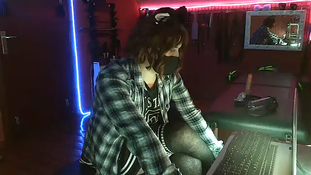Ginny-the-bdsm-nympho online show from 05-14-26, 05:32