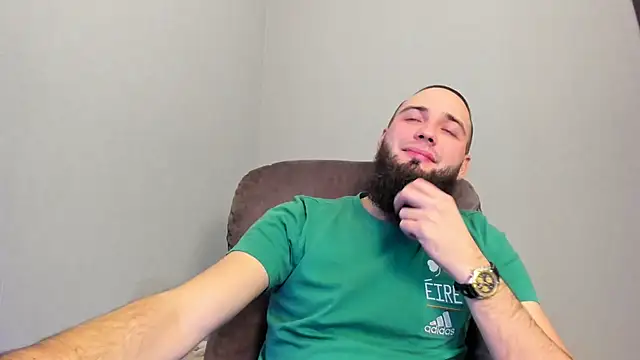 Snapshot of A_____________ chatting on 02-09-25, 10:00 A online show from 02-09-25, 10:00