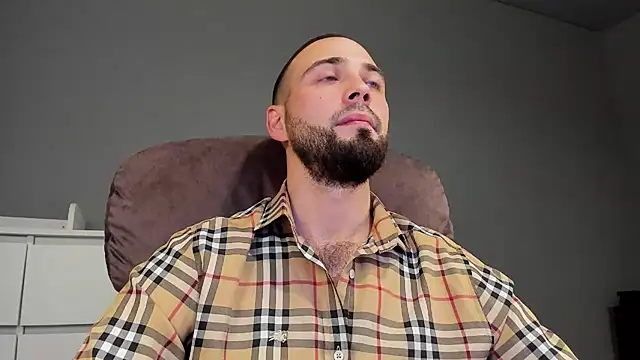 Snapshot of A_____________ chatting on 09-27-25, 07:20 A online show from 09-27-25, 07:20