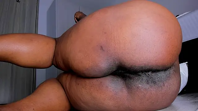 Skarleth69 online show from 10-15-25, 02:32