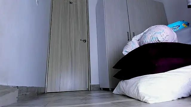 Skarleth69 online show from 11-04-25, 03:43